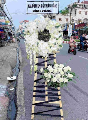 Vòng hoa viếng 250019