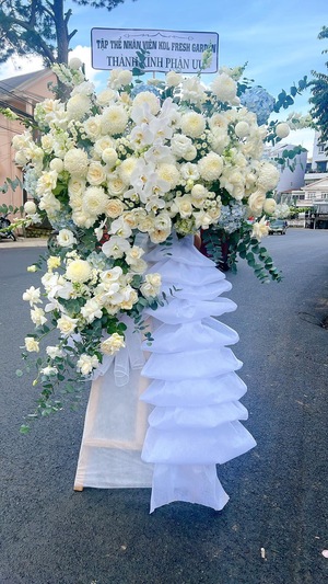 Vòng hoa viếng 250030