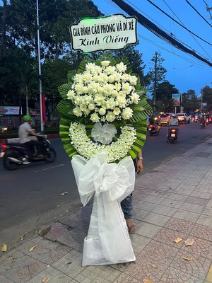 Vòng hoa viếng 250033
