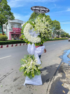 Vòng hoa viếng 250058