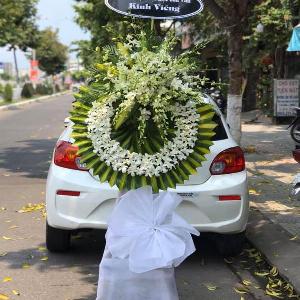 Vòng hoa chia buồn HCB202002