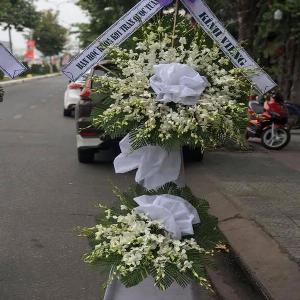 Vòng hoa chia buồn HCB202007