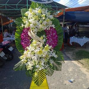 Vòng hoa chia buồn HCB202012