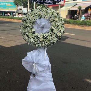 Vòng hoa chia buồn HCB202018