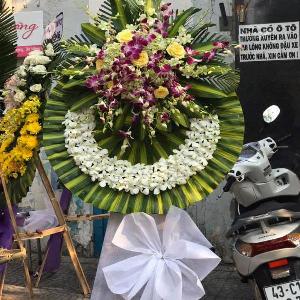 Vòng hoa chia buồn HCB202024