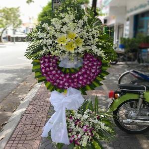 Vòng hoa chia buồn HCB202027