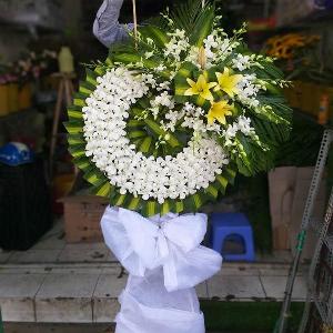 Vòng hoa chia buồn HCB202028