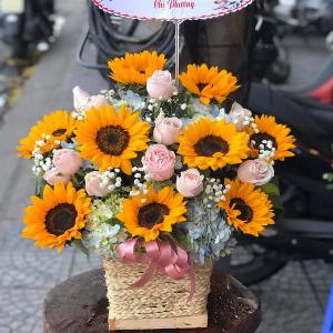 Giỏ hoa tươi chúc mừng HCM202023