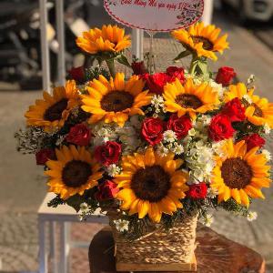 Giỏ hoa tươi chúc mừng HCM202025