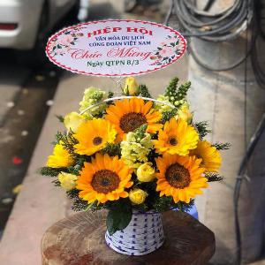 Giỏ hoa tươi chúc mừng HCM202038