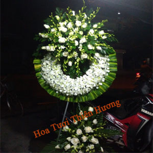 Vòng Hoa Chia Buồn HCB2804