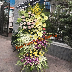 Vòng Hoa Chia Buồn HCB2806