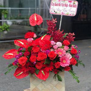 Giỏ hoa tươi chúc mừng HCM202083
